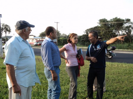Vereador Edivaldo participa de reunião com associaçao de moradores  do bairro Jardim Mirante sobre melhorias na sinalização da Av: Emancipação, frente ao hospital Mario Covas.