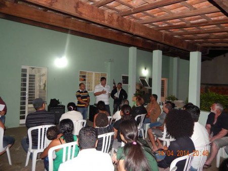 Reunião sobre vielas sánitarias no Orestes Ongaro.