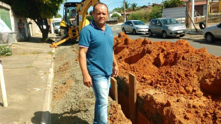 Vistoria a obra de ligação das caixas de inspeção das ruas Rio Paraná e rua Domingo Batista de Souza, na rede coletora de esgoto do bairro Pq. Orestes Ongaro